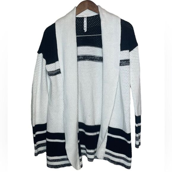 Leo & Nicole Black and White Sweater size Large - Picture 1 of 4